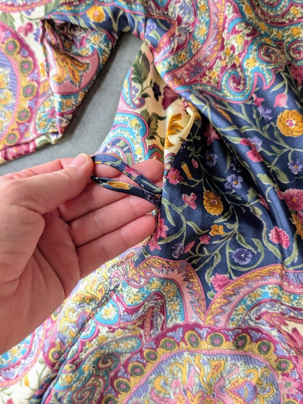 Vintage California Dynasty Colorful Paisley Satin Nightgown and Robe Set S/M - Picture 13 of 14